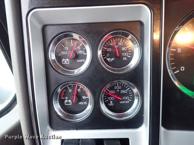 image for item DI1835 2012 Kenworth T800  semi truck