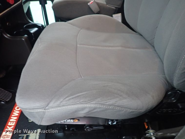 image for item DI1835 2012 Kenworth T800  semi truck