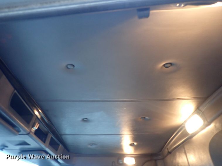 image for item DI1835 2012 Kenworth T800  semi truck