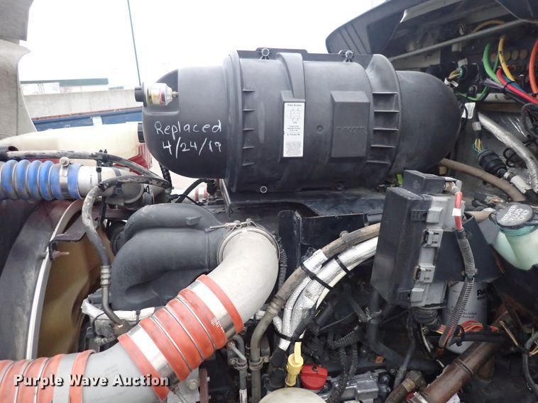 image for item DI1835 2012 Kenworth T800  semi truck