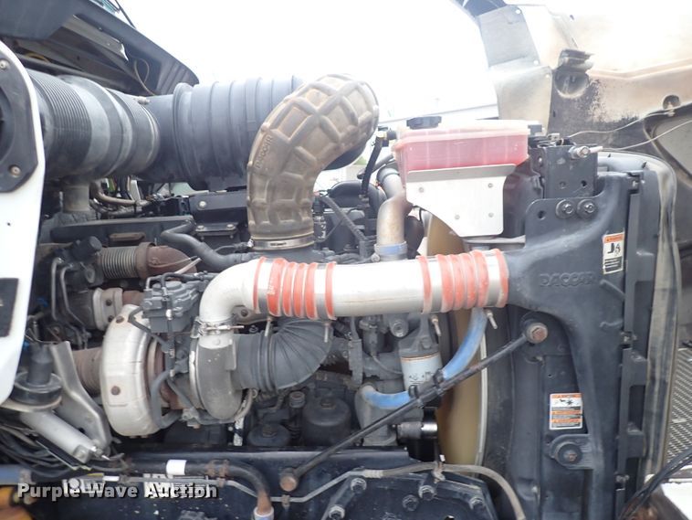 image for item DI1835 2012 Kenworth T800  semi truck