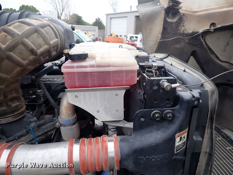 image for item DI1835 2012 Kenworth T800  semi truck