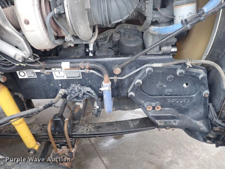 image for item DI1835 2012 Kenworth T800  semi truck