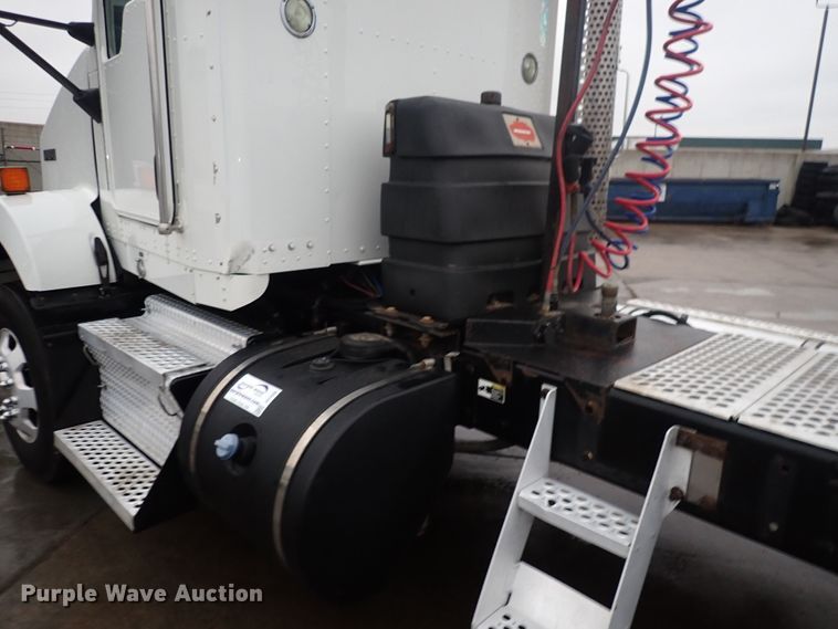 image for item DI1835 2012 Kenworth T800  semi truck