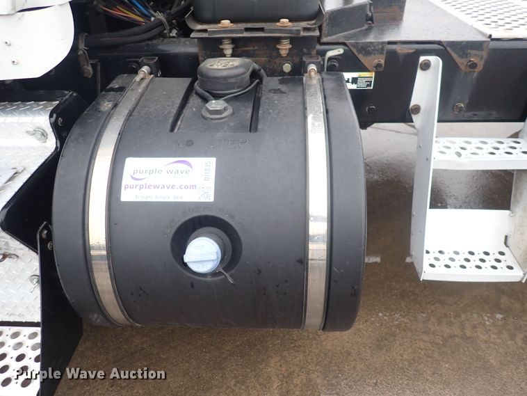 image for item DI1835 2012 Kenworth T800  semi truck