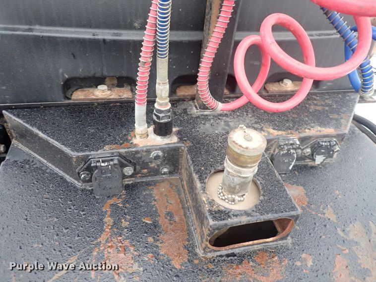 image for item DI1835 2012 Kenworth T800  semi truck