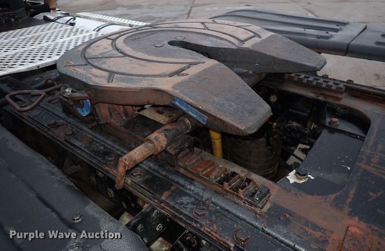 image for item DI1835 2012 Kenworth T800  semi truck