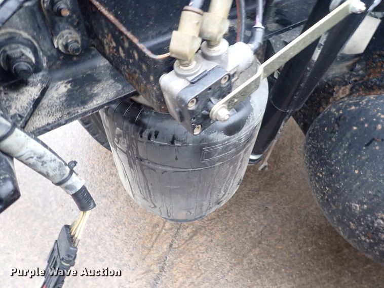 image for item DI1835 2012 Kenworth T800  semi truck