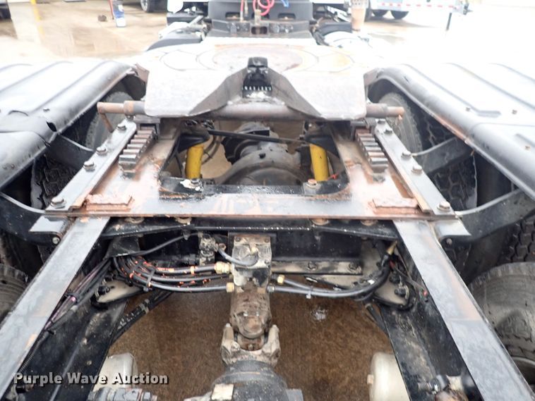 image for item DI1835 2012 Kenworth T800  semi truck