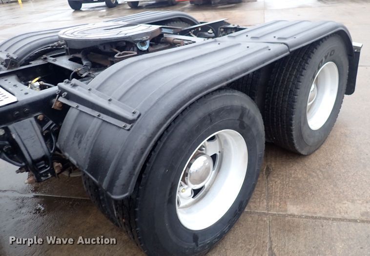 image for item DI1835 2012 Kenworth T800  semi truck