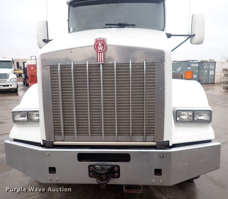image for item DI1835 2012 Kenworth T800  semi truck