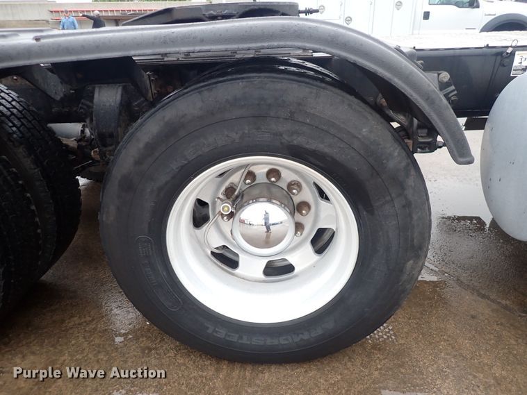 image for item DI1835 2012 Kenworth T800  semi truck