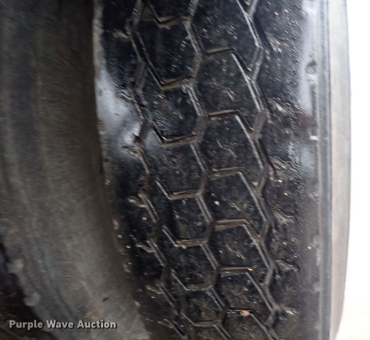 image for item DI1835 2012 Kenworth T800  semi truck