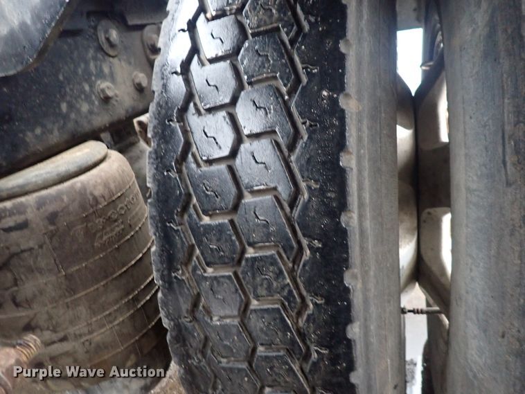 image for item DI1835 2012 Kenworth T800  semi truck