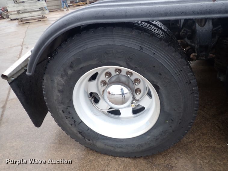 image for item DI1835 2012 Kenworth T800  semi truck