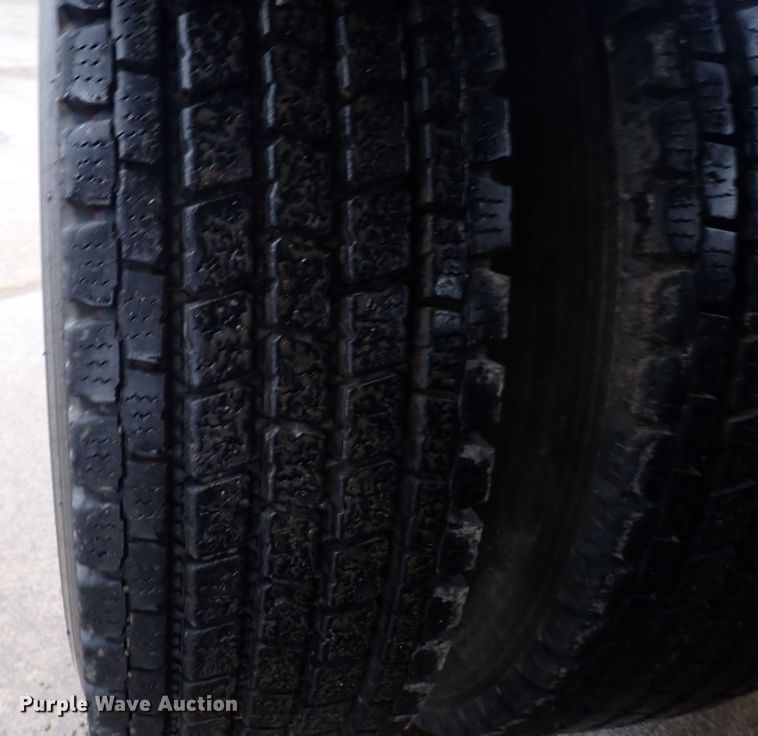 image for item DI1835 2012 Kenworth T800  semi truck