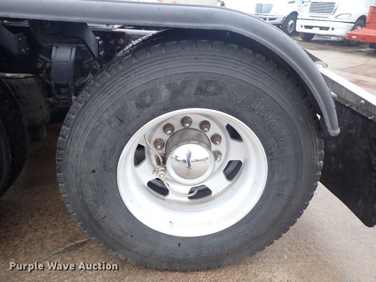 image for item DI1835 2012 Kenworth T800  semi truck