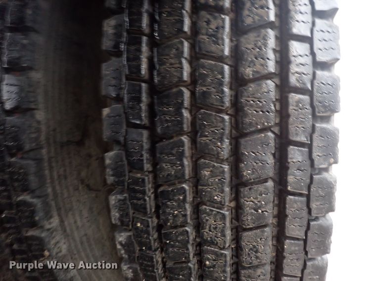 image for item DI1835 2012 Kenworth T800  semi truck