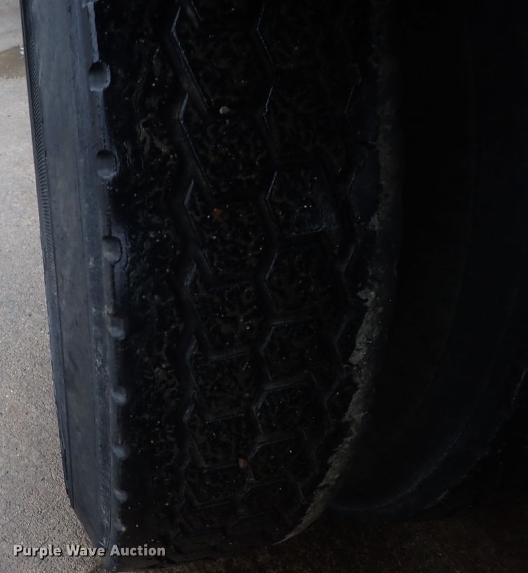 image for item DI1835 2012 Kenworth T800  semi truck