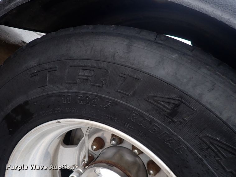 image for item DI1835 2012 Kenworth T800  semi truck