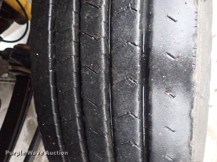 image for item DI1835 2012 Kenworth T800  semi truck