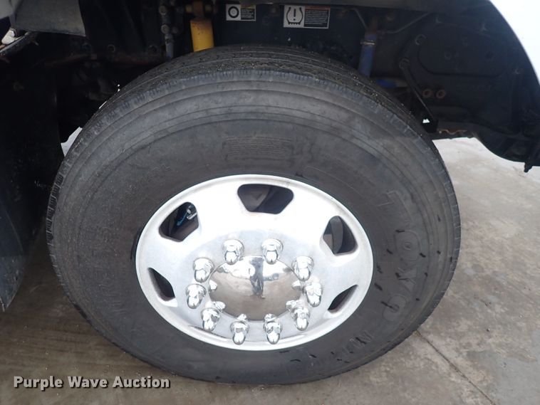 image for item DI1835 2012 Kenworth T800  semi truck