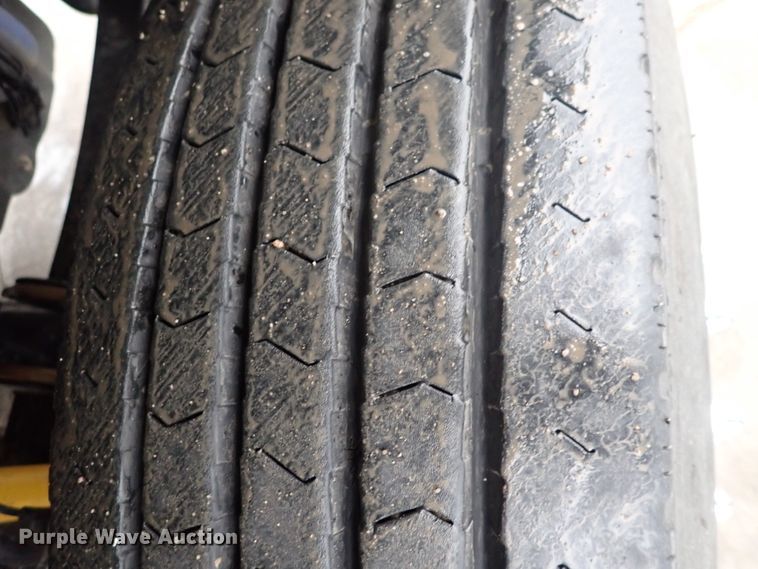 image for item DI1835 2012 Kenworth T800  semi truck