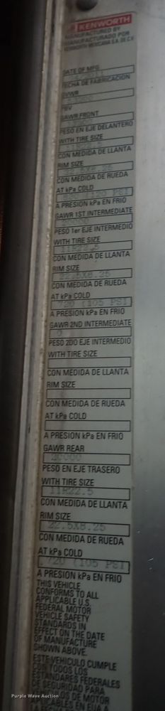 image for item DI1835 2012 Kenworth T800  semi truck