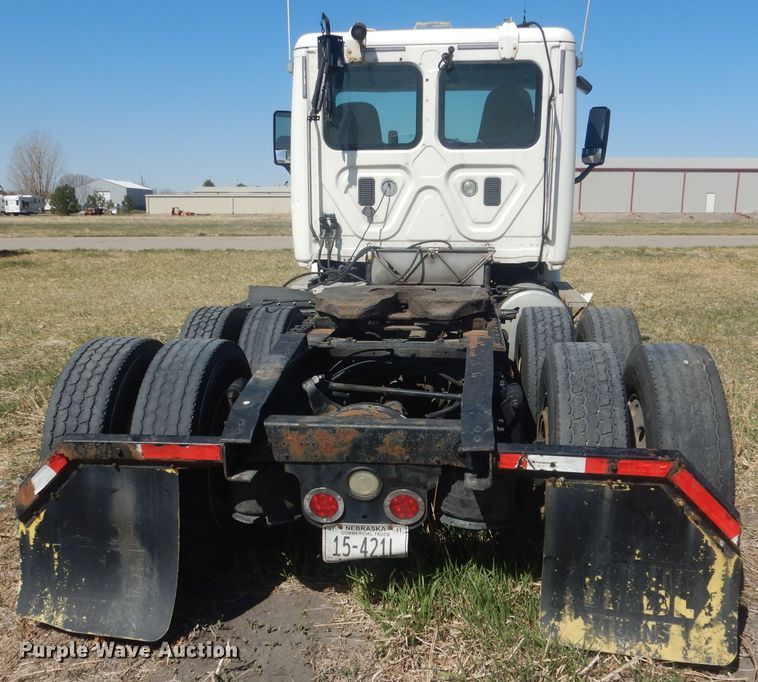 image for item DJ1253 2010 Freightliner Cascadia 113  semi truck