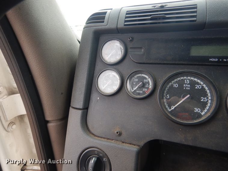 image for item DJ1253 2010 Freightliner Cascadia 113  semi truck