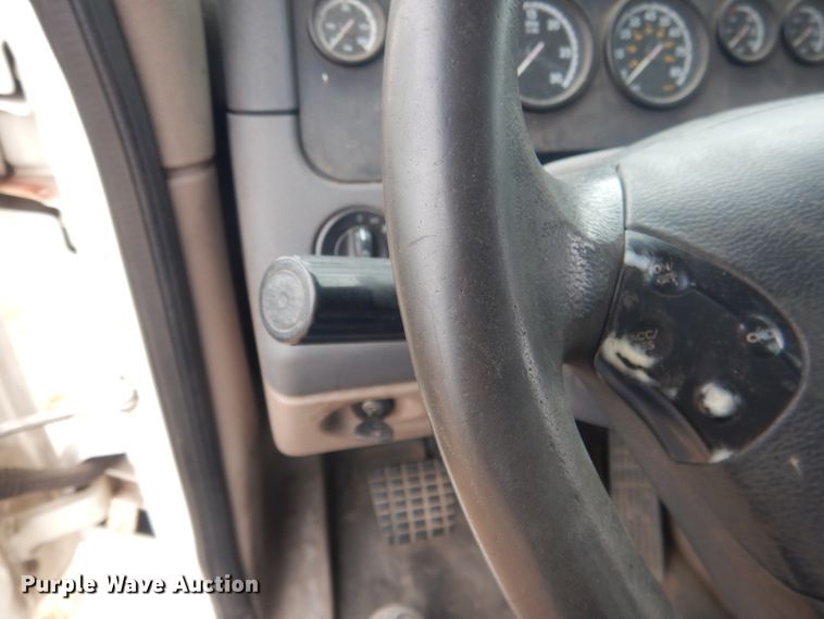 image for item DJ1253 2010 Freightliner Cascadia 113  semi truck