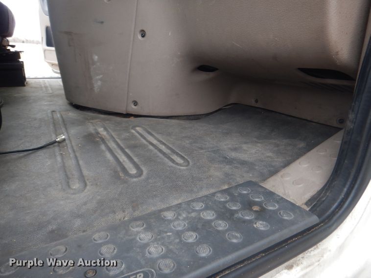 image for item DJ1253 2010 Freightliner Cascadia 113  semi truck