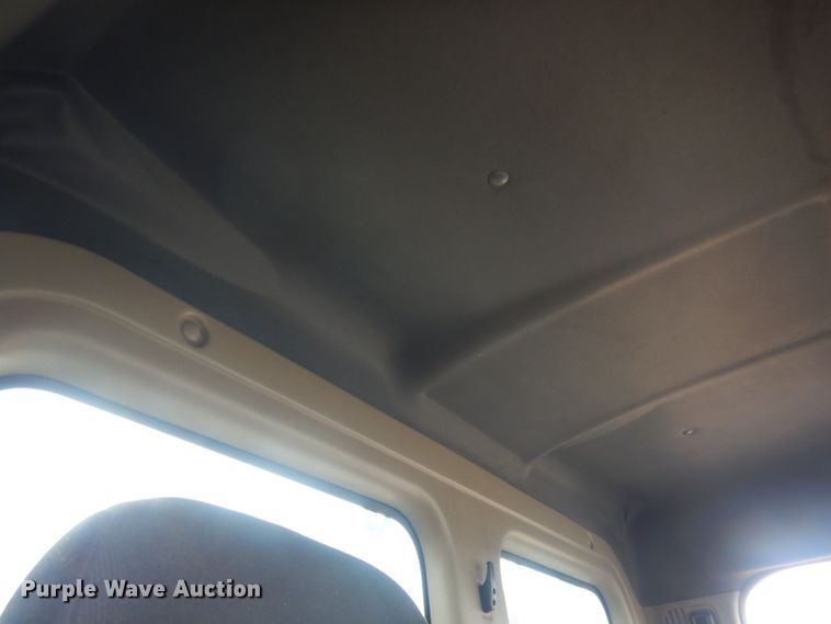 image for item DJ1253 2010 Freightliner Cascadia 113  semi truck