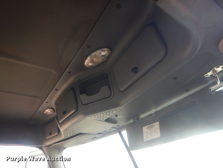 image for item DJ1253 2010 Freightliner Cascadia 113  semi truck