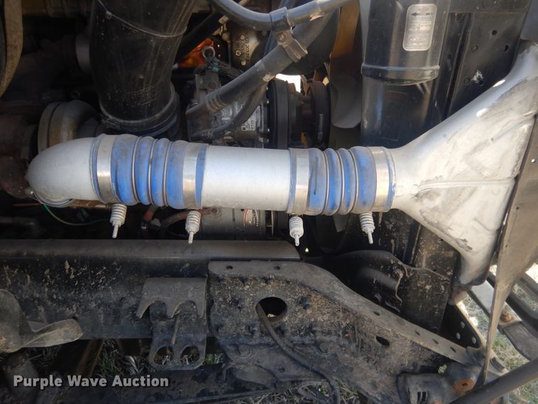 image for item DJ1253 2010 Freightliner Cascadia 113  semi truck