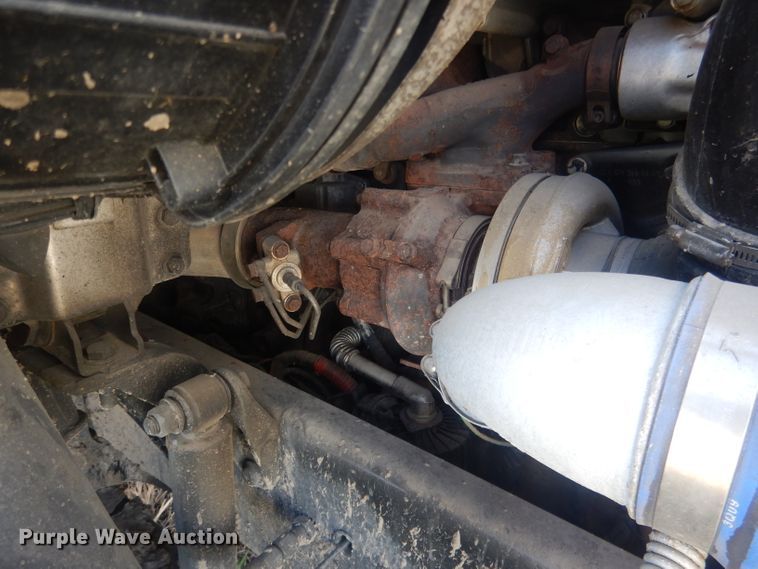 image for item DJ1253 2010 Freightliner Cascadia 113  semi truck