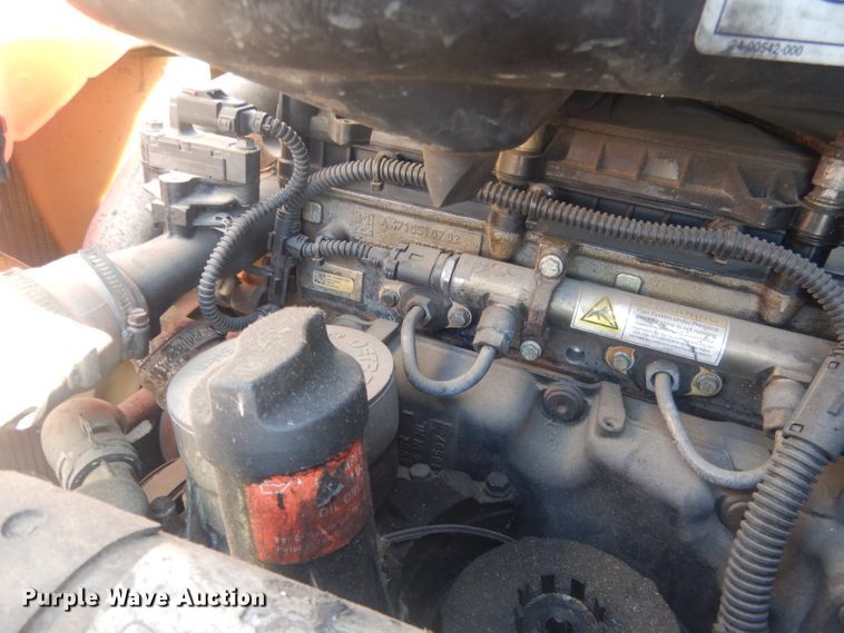 image for item DJ1253 2010 Freightliner Cascadia 113  semi truck