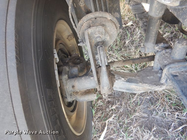 image for item DJ1253 2010 Freightliner Cascadia 113  semi truck