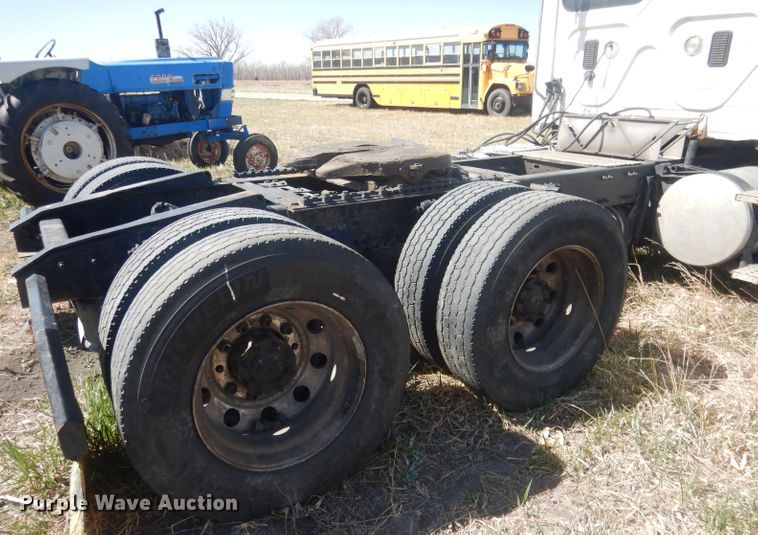 image for item DJ1253 2010 Freightliner Cascadia 113  semi truck