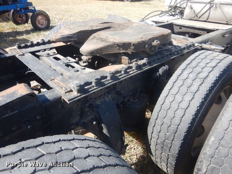 image for item DJ1253 2010 Freightliner Cascadia 113  semi truck