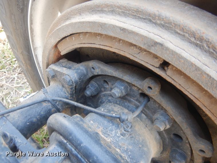 image for item DJ1253 2010 Freightliner Cascadia 113  semi truck