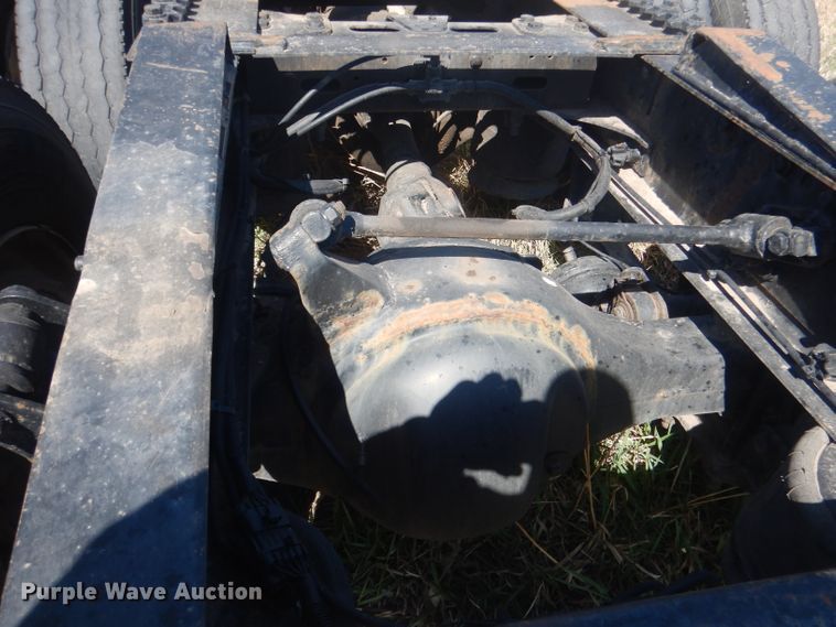 image for item DJ1253 2010 Freightliner Cascadia 113  semi truck