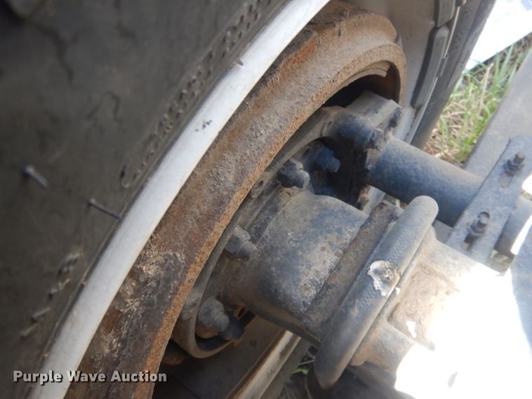 image for item DJ1253 2010 Freightliner Cascadia 113  semi truck