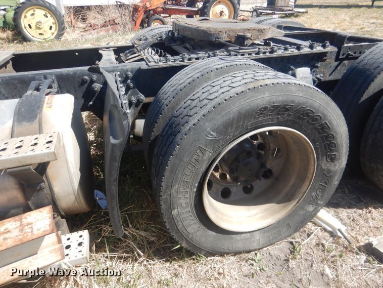 image for item DJ1253 2010 Freightliner Cascadia 113  semi truck