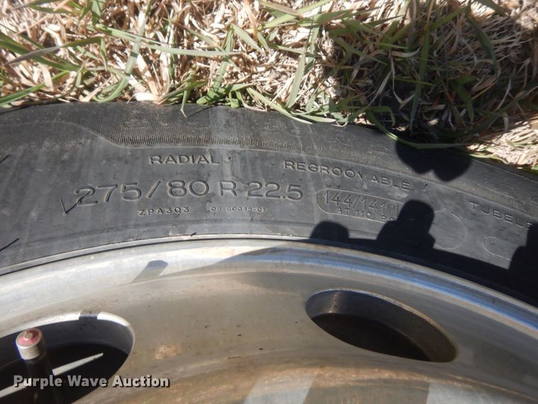 image for item DJ1253 2010 Freightliner Cascadia 113  semi truck