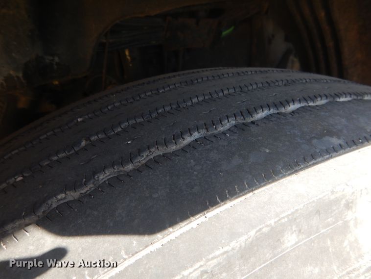 image for item DJ1253 2010 Freightliner Cascadia 113  semi truck