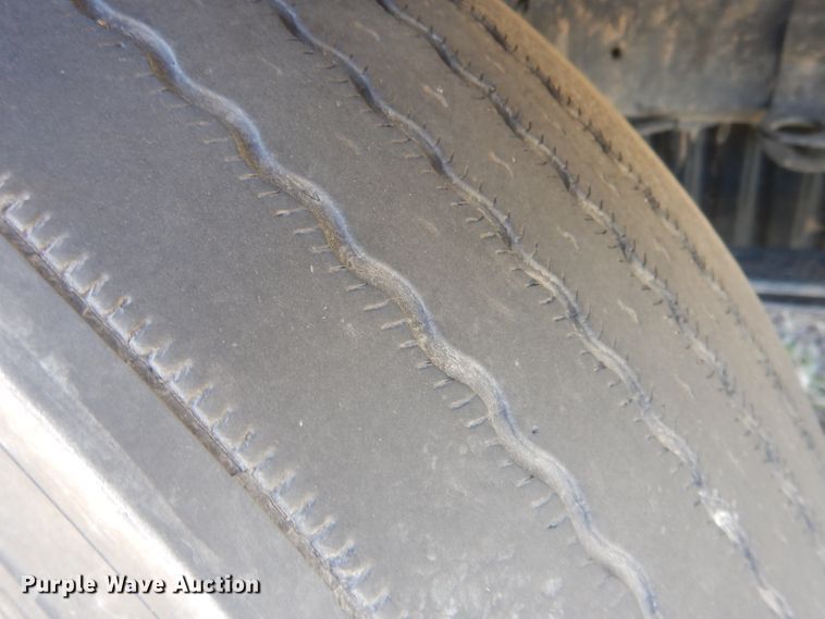 image for item DJ1253 2010 Freightliner Cascadia 113  semi truck