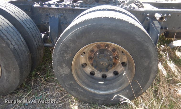 image for item DJ1253 2010 Freightliner Cascadia 113  semi truck