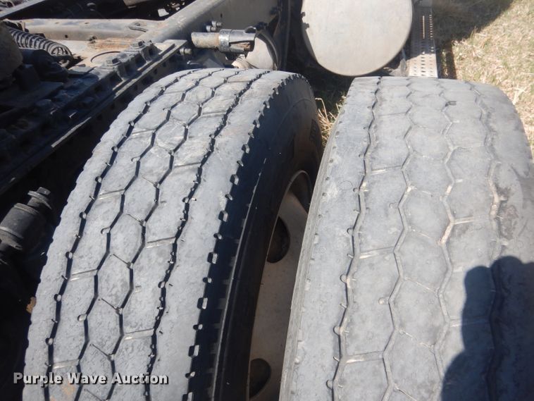 image for item DJ1253 2010 Freightliner Cascadia 113  semi truck