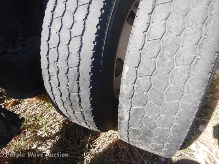 image for item DJ1253 2010 Freightliner Cascadia 113  semi truck